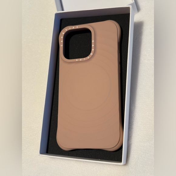 CASETiFY Essentials Ripple Case w/ Magsafe for iPhone 14 Pro New- Latte - Picture 4 of 7